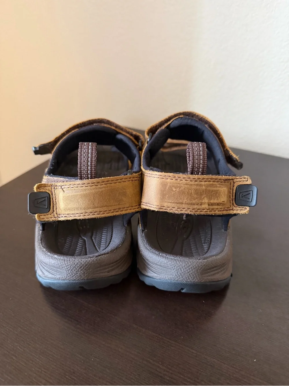 Keen Targhee III mens size 11 shoes brown letaher slingback waterproof sandals